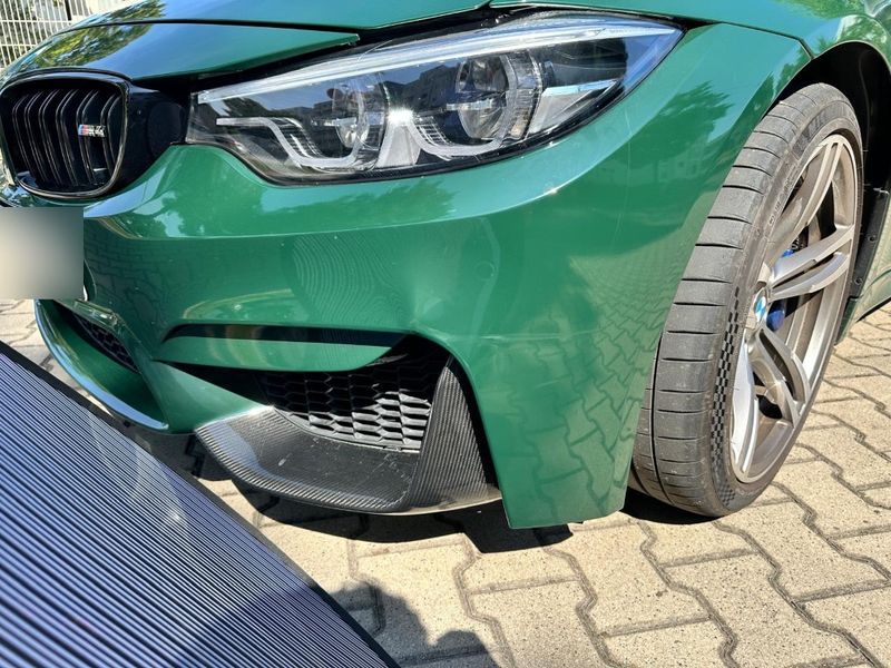 Frontschaden an einem BMW M4 nach Verkehrsunfall
